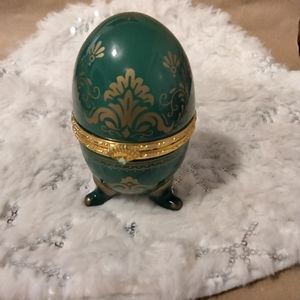 Unlabeled Green Egg Clock